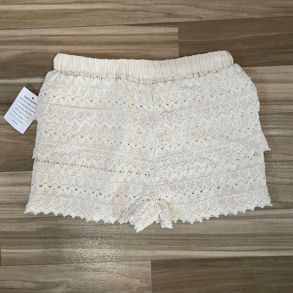 Ocean Drive Cream Colored Ruffled Shorts - Picture 4 of 9